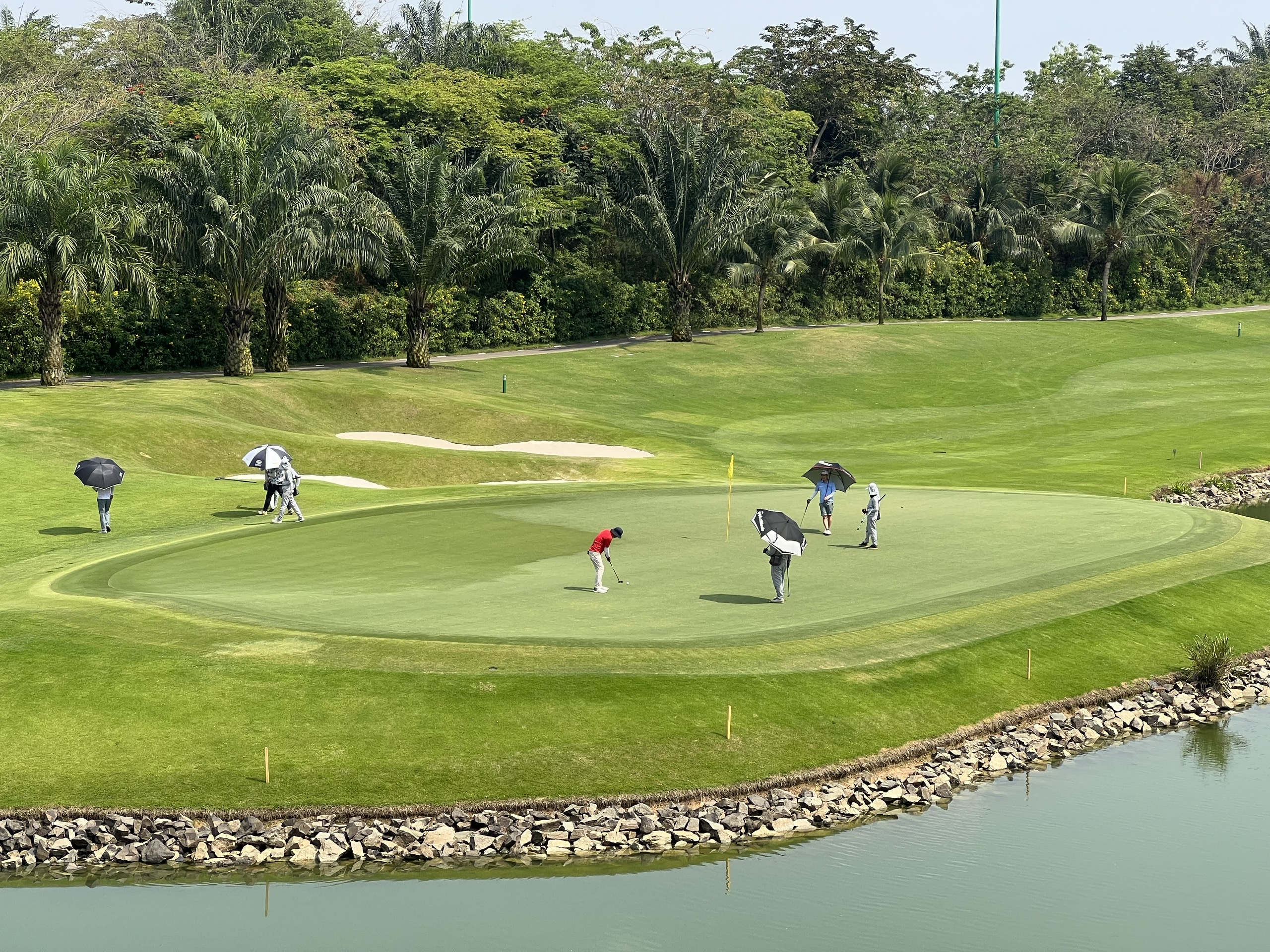  Du lịch golf là loại hình du lịch phân khúc khách du lịch trung và cao cấp, có mức chi tiêu cao khi đến TP. Hồ Chí Minh